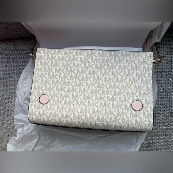 BNWT Michael Kors Logo-Print Messenger shoulder Bag ! - Picture 5 of 13